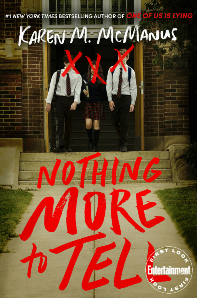 Portada de la novela 'Nothing More To Tell' de Karen M. McManus con tres alumnos adolescentes con uniforme en el centro. Cada uno de ellos tiene una cruz roja sobre sus caras. 