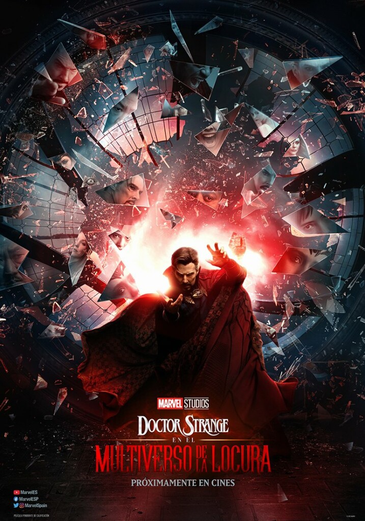 Póster de 'Doctor Strange en el Multiverso de la Locura' con Doctor Strange en primer plano y cristales fracturándose a su alrededor